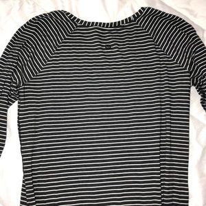 Lululemon size 4 long sleeve